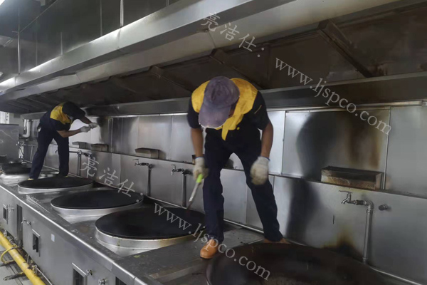 深圳油煙機清洗公司協(xié)助網(wǎng)紅餐廳清洗油煙機，通過消防部門檢查！ (圖1)